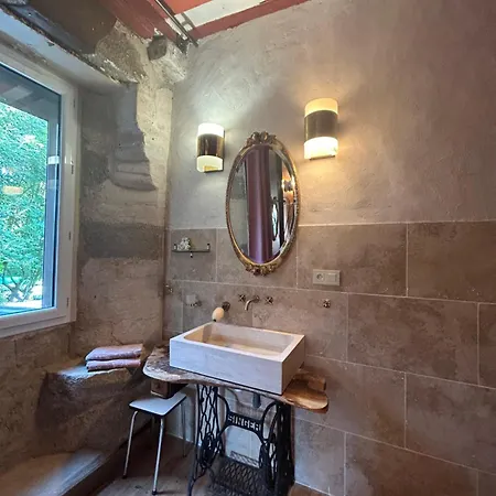 La Cage Aux Oiseaux Bed & Breakfast La Lande-de-Goult