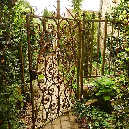 Panzió La Cage Aux Oiseaux La Lande-de-Goult