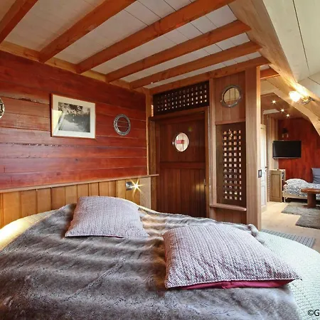 La Cage Aux Oiseaux 3* La Lande-de-Goult