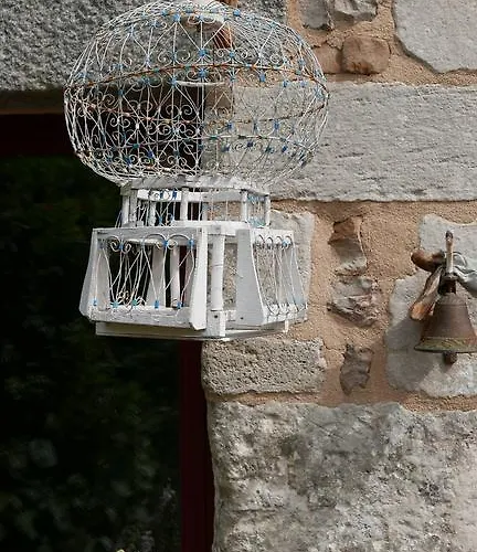 La Cage Aux Oiseaux Bed & Breakfast